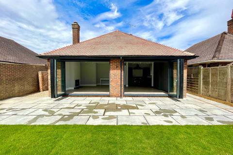 6 Windmill Drive, Rustington, Littlehampton, BN16 3HJ