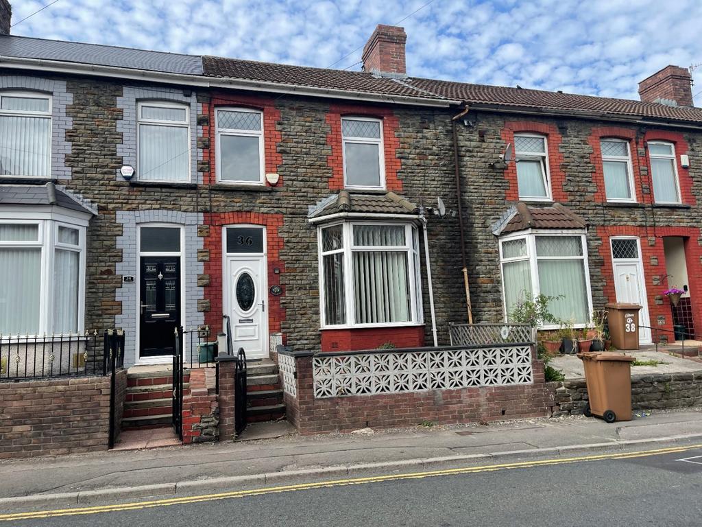 Thomas Street, Abertridwr... 3 bed terraced house £800 pcm (£185 pw)