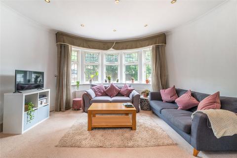 3 bedroom flat to rent, Chartfield Avenue, London