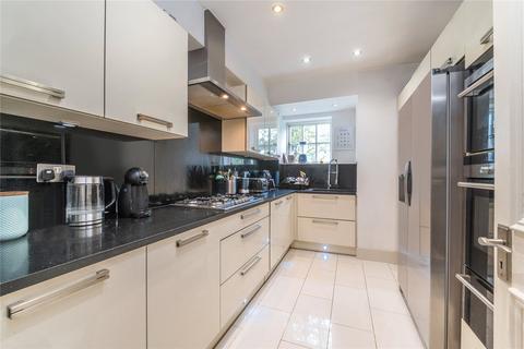 3 bedroom flat to rent, Chartfield Avenue, London