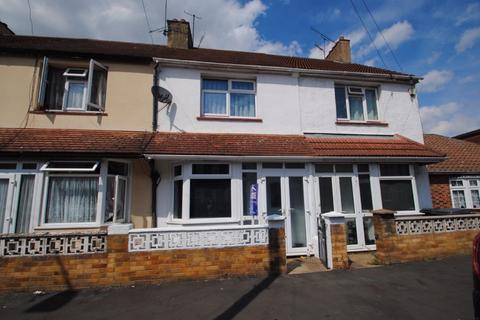 3 bedroom terraced house to rent, Fairfax Drive, Westcliff-On-Sea