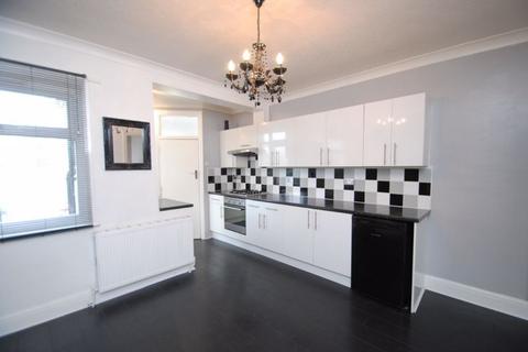 3 bedroom terraced house to rent - Fairfax Drive, Westcliff-On-Sea