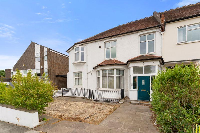 Holly Park, Finchley, N3 3 bed apartment £2,275 pcm (£525 pw)