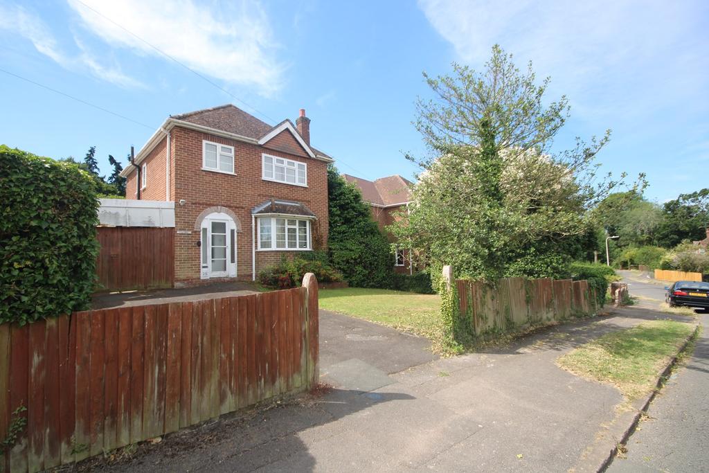 Greenlands Road, Newbury, RG14 3 bed detached house £490,000