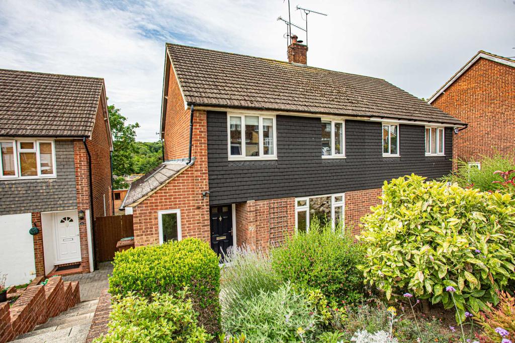 Ladywood Road, Cuxton 3 bed semidetached house £385,000