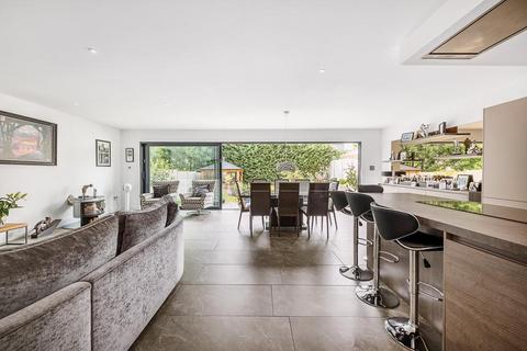 14 Studland Road, London, W7 3QX