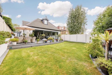 14 Studland Road, London, W7 3QX