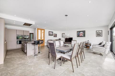 14 Studland Road, London, W7 3QX
