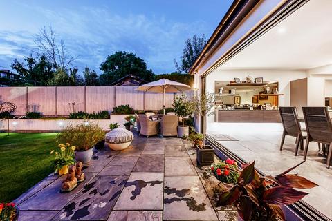 14 Studland Road, London, W7 3QX