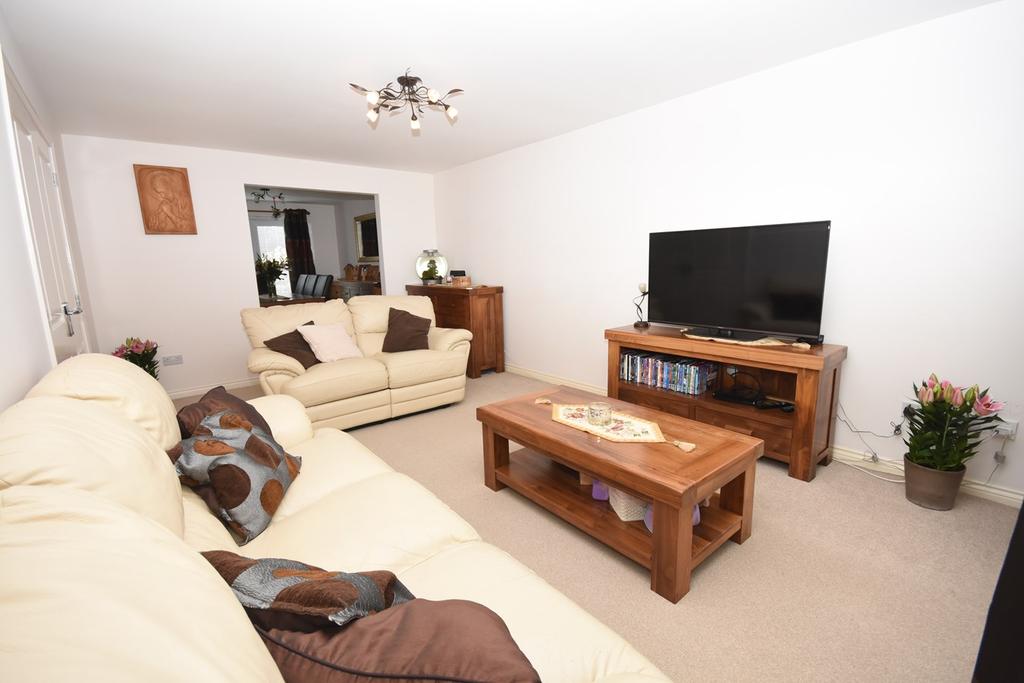 Stirling Crescent, Galston, KA4 5 bed detached villa £225,000