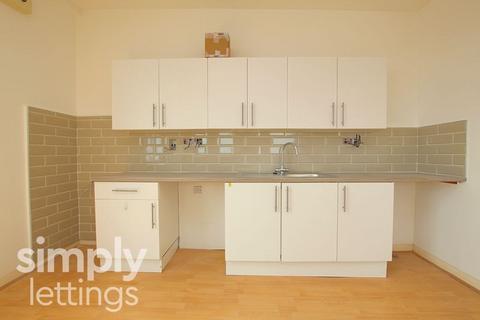 Studio to rent, New Broadway, Worthing