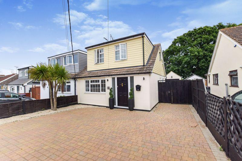 Burnham Road, Hullbridge, SS5 3 bed property £425,000
