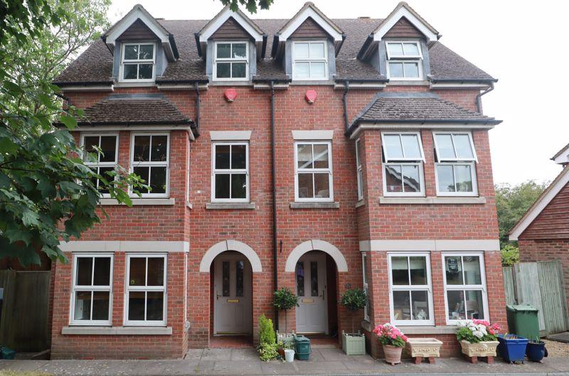 Elton Close, Oxford 3 bed semidetached house £2,290 pcm (£528 pw)