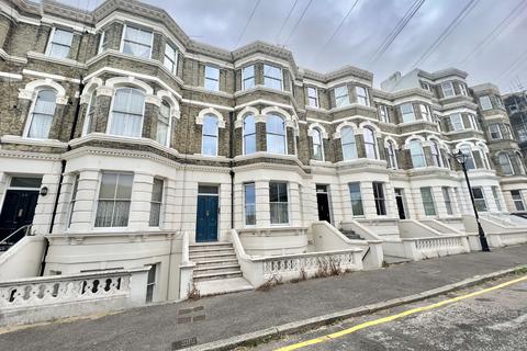 2 bedroom duplex to rent, Dalby Square, Margate