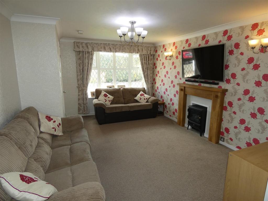 Winton Grove, Minworth 3 bed link detached house £375,000