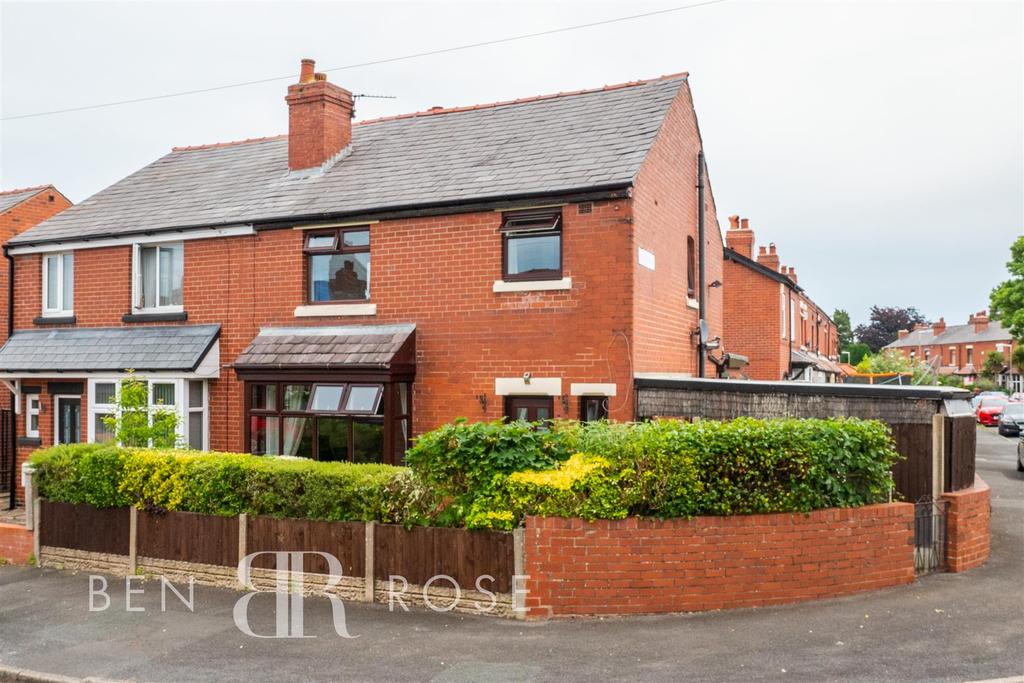 Oakwood Road, Chorley 3 bed semidetached house £199,995