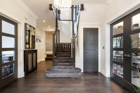 30 Regents Drive, Woodford Green, IG8 8RZ
