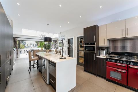 30 Regents Drive, Woodford Green, IG8 8RZ