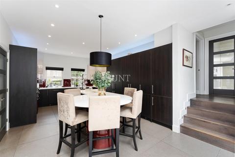 30 Regents Drive, Woodford Green, IG8 8RZ