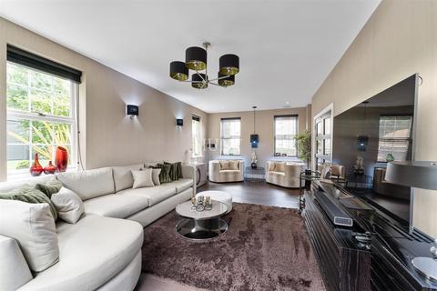 30 Regents Drive, Woodford Green, IG8 8RZ