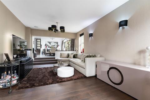 30 Regents Drive, Woodford Green, IG8 8RZ