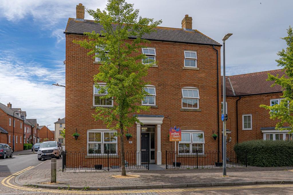 Bluebell Road, Kingsnorth, Ashford 6 bed end of terrace house £450,000