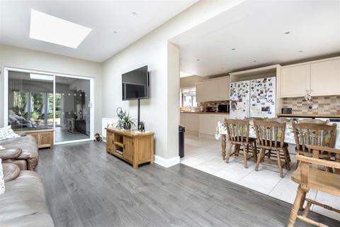 7 Calverley Road, Epsom, KT17 2NX