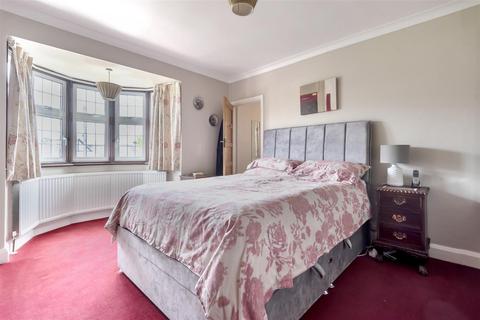 7 Calverley Road, Epsom, KT17 2NX
