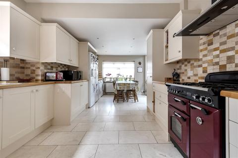7 Calverley Road, Epsom, KT17 2NX