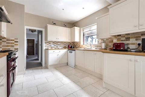 7 Calverley Road, Epsom, KT17 2NX