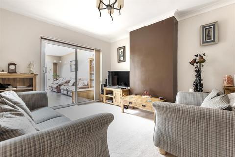 7 Calverley Road, Epsom, KT17 2NX
