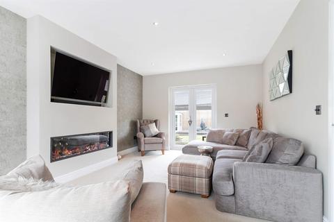 17 Bruce Road, Crossgates, Cowdenbeath, KY4 8AZ