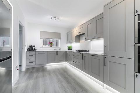 17 Bruce Road, Crossgates, Cowdenbeath, KY4 8AZ