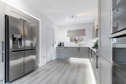 17 Bruce Road, Crossgates, Cowdenbeath, KY4 8AZ