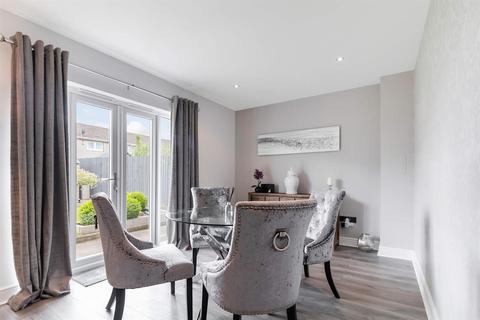 17 Bruce Road, Crossgates, Cowdenbeath, KY4 8AZ