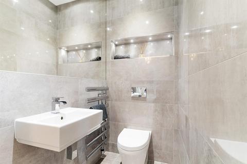 17 Bruce Road, Crossgates, Cowdenbeath, KY4 8AZ