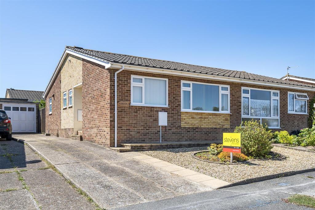 Oldfield Crescent, Hailsham 2 bed semidetached bungalow £295,000