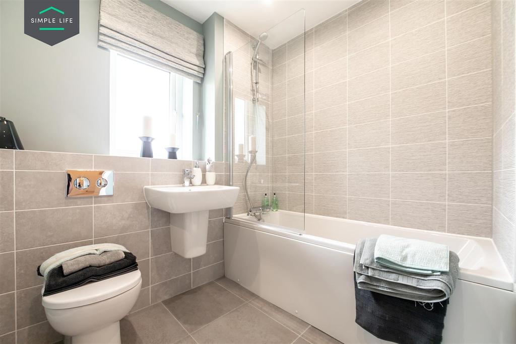 Holly bathroom2.jpg