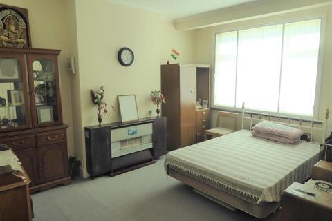 56 Victoria Avenue, Hounslow, TW3 3ST