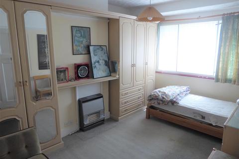 56 Victoria Avenue, Hounslow, TW3 3ST
