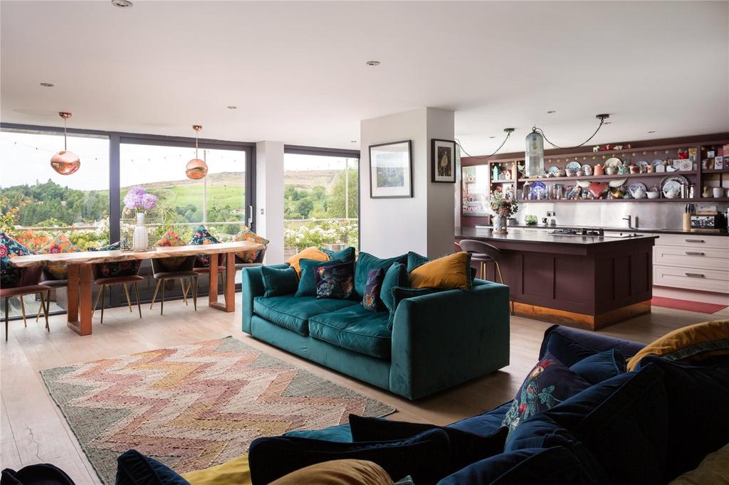 High Street, Castleton, Whitby, North Yorkshire, YO21 5 bed detached