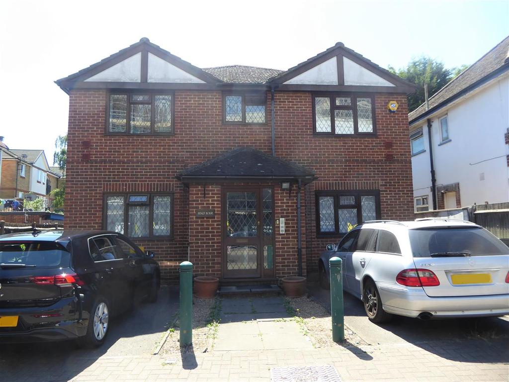 Henry House, Grove Road, Hounslow 1 bed flat for sale £250,000