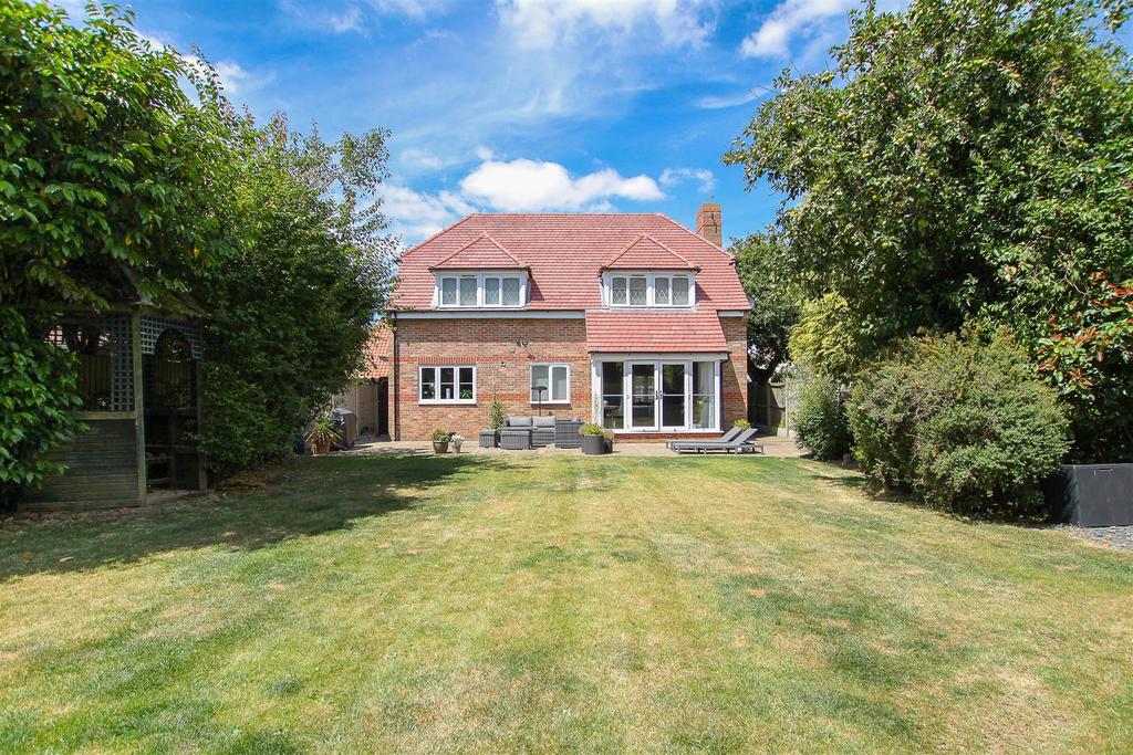 Deal Tree Close, Hook End, Brentwood 3 bed detached house for sale £
