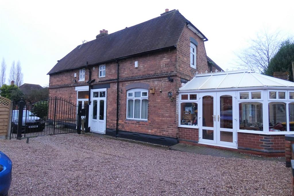 Newton Road, Great Barr, Birmingham 2 bed semidetached house for sale £250,000