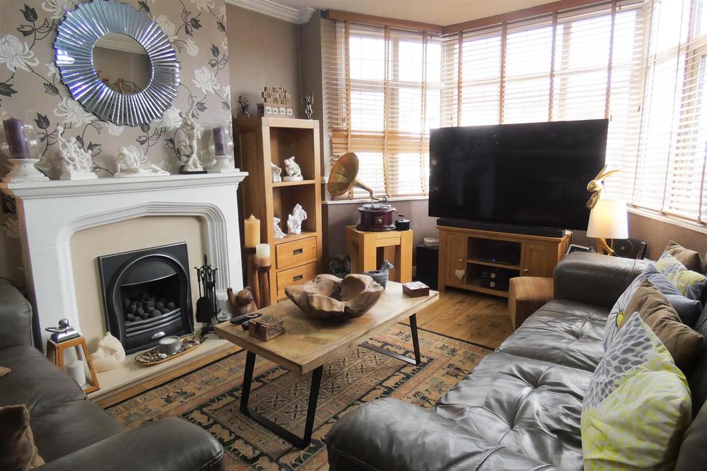 Elmbridge Road, Great Barr, Birmingham 3 bed semidetached house for