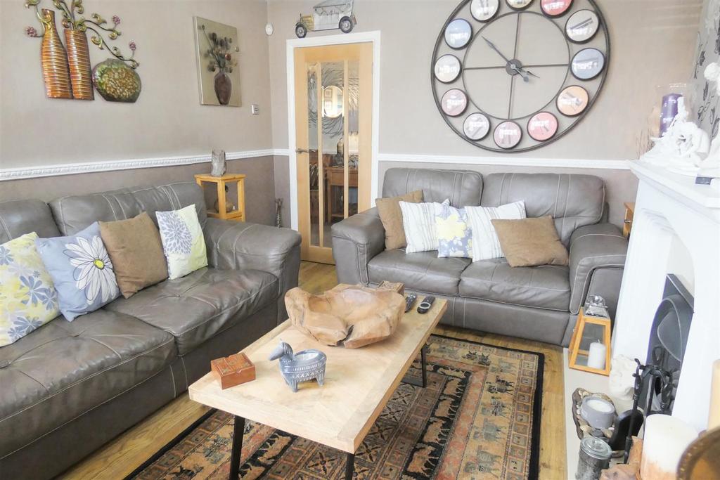 Elmbridge Road, Great Barr, Birmingham 3 bed semidetached house £270,000