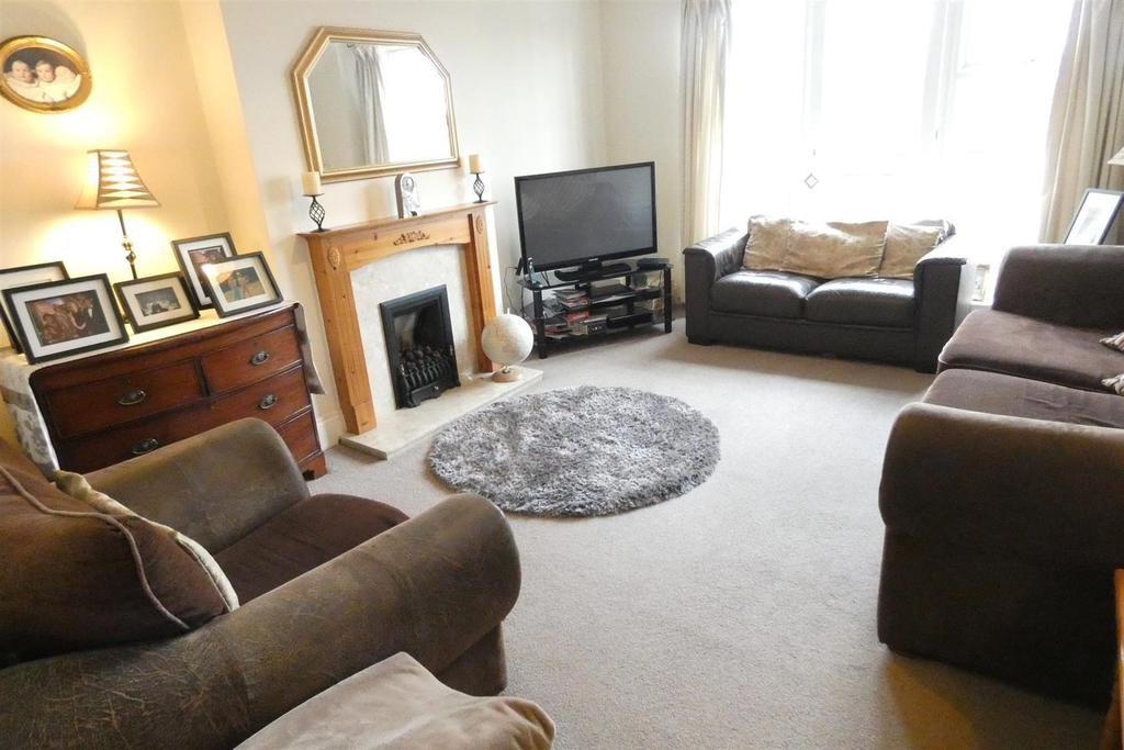 Caversham Place, Sutton Coldfield 4 bed terraced house £360,000