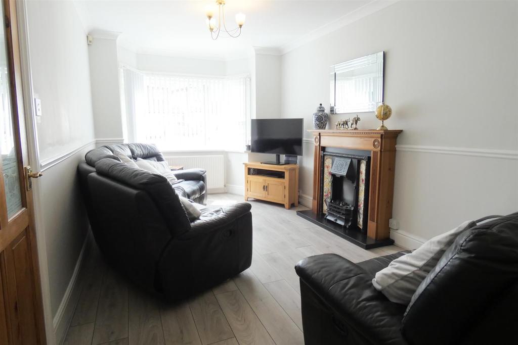 Marshall Grove, Great Barr, Birmingham 3 bed semidetached house £265,000