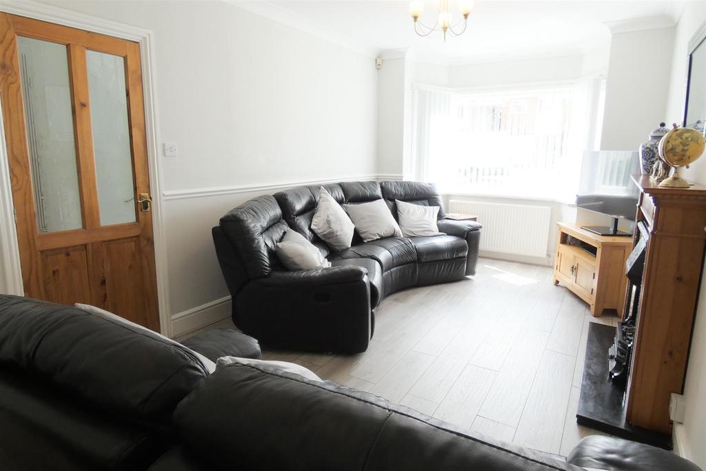 Marshall Grove, Great Barr, Birmingham 3 bed semidetached house £265,000