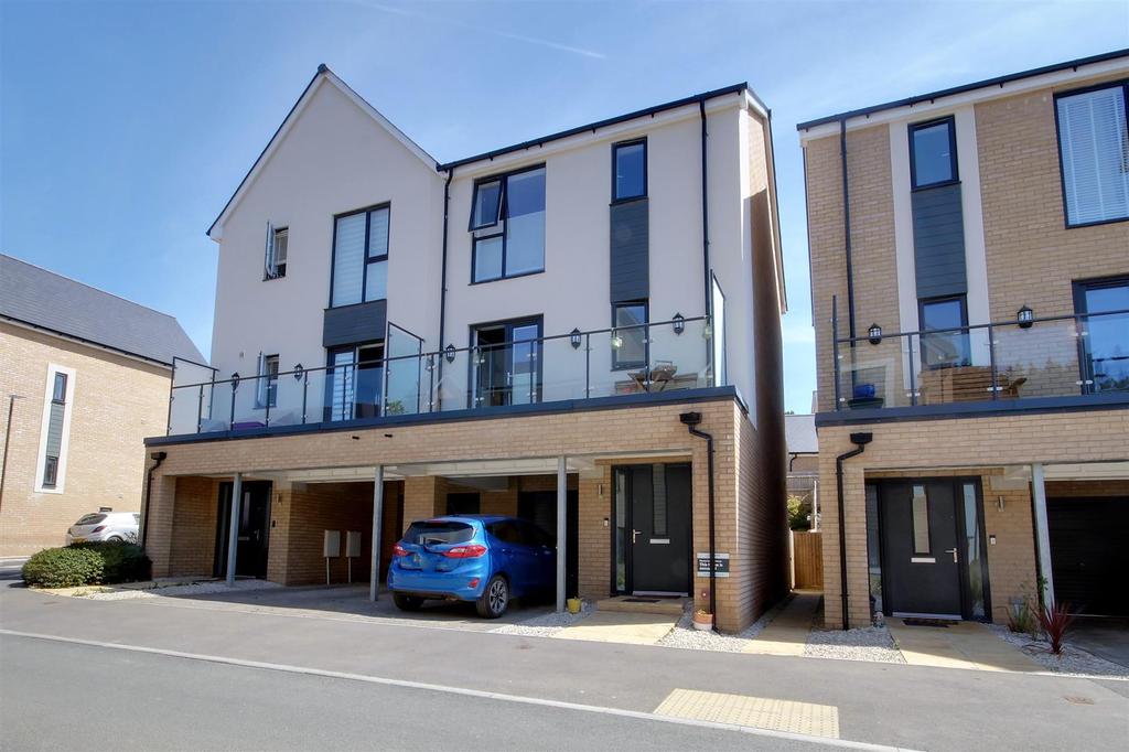Lister Road, Dursley 3 bed semidetached house £360,000